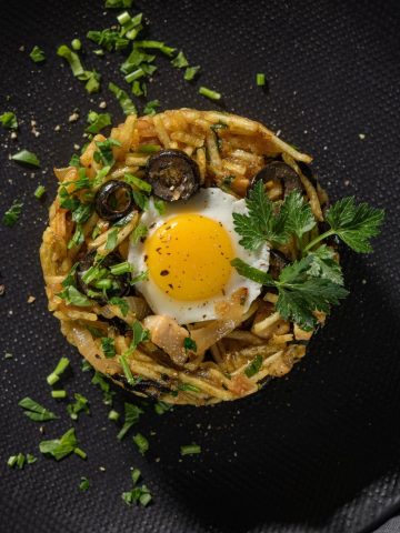 9 Must Foods to Try When Visiting Lisbon, 10 Common Mistakes To Avoid In Porto And How To Avoid Them, 3 Most Popular Dinners in Portugal: Recipe Guides for Bacalhau à Brás, Caldo Verde And Bifanas, 6 Tourist Traps to Avoid in Porto Portugal And How to Avoid Them, How to Make Bacalhau à Brás – An Authentic Bacalhau à Brás (Recipe Guide)
