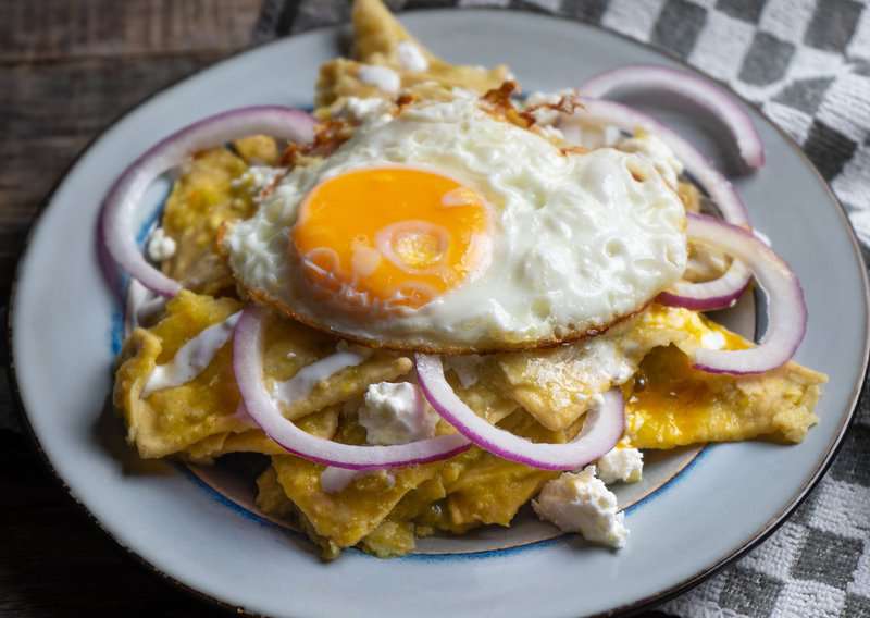 How to Make Chilaquiles That Taste Like a Mexican Breakfast Spot 4 How to Make Chilaquiles – An Authentic Chilaquiles (Recipe Guide)