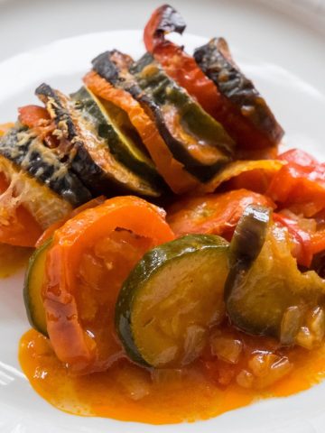5 Most Popular Dishes In France (Recipe Guide) Tips And Calories, How to Make Ratatouille – Authentic Ratatouille (Recipe Guide)