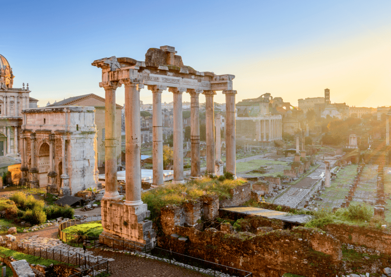 The breathtaking Roman Column! | Avoid mistakes and tourist traps in Italy if you want to have fun - Mistakes tourist make in Italy