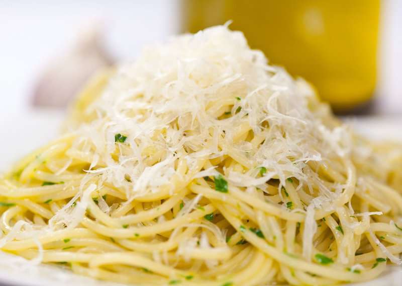 3 Cheap Meals So Good Nobody Will Know You Were Saving Money 2 How to Make Aglio e Olio - Authentic Aglio e Olio (Recipe Guide) Tips And Calories
