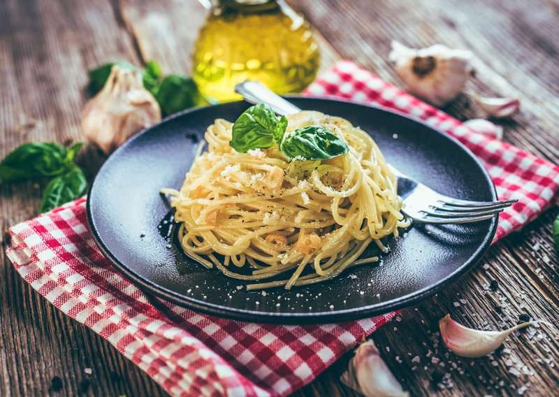 3 Cheap Meals So Good Nobody Will Know You Were Saving Money 1 Cheap Meals that Takes So Delicious (Recipe Guide), How to Make Aglio e Olio - Authentic Aglio e Olio (Recipe Guide) Tips And Calories