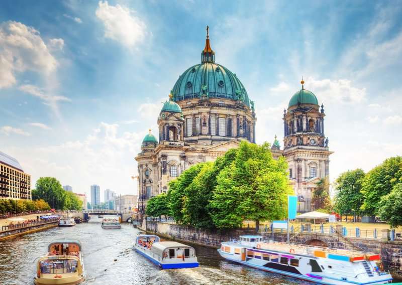 7 Tourist Traps to Avoid in Berlin How to Avoid Them 5 Tourist Traps to Avoid in Berlin How to Avoid Them (Travel Guide)