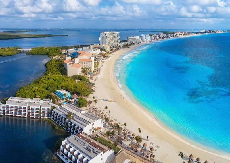 The Tipping Rules in Mexico Tourists Always Get Wrong 4 Rules About Tipping in Mexico: Tips and Mistakes to Avoid, 8 Tourist Traps to Avoid in Cancun (Travel Guide)