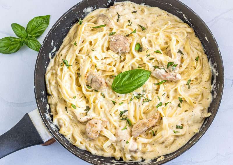 How to Make Fettuccine Alfredo - Authentic Fettuccine Alfredo (Recipe Guide) Tips And Calories