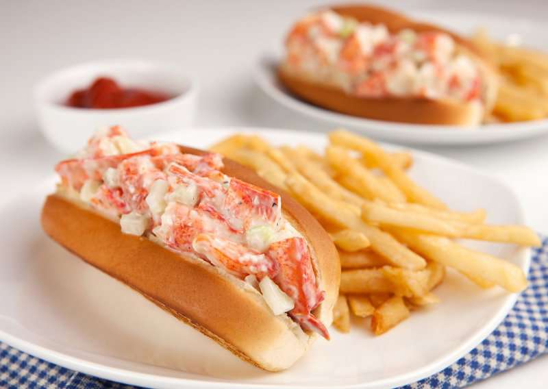 Best Lobster Roll Recipe With Buttery Toasted Buns 3 How to Make Lobster Roll – Authentic Lobster Roll (Recipe Guide) Tips and Calories