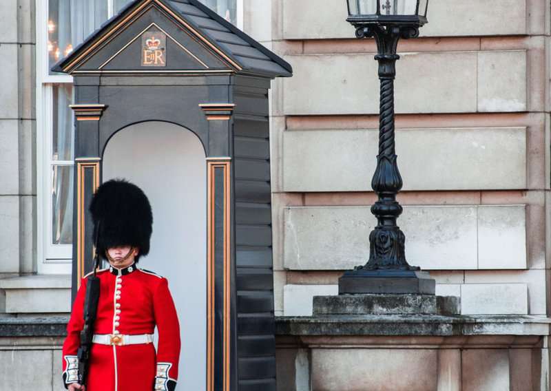 8 Tourist Traps to Avoid in London (Travel Guide)