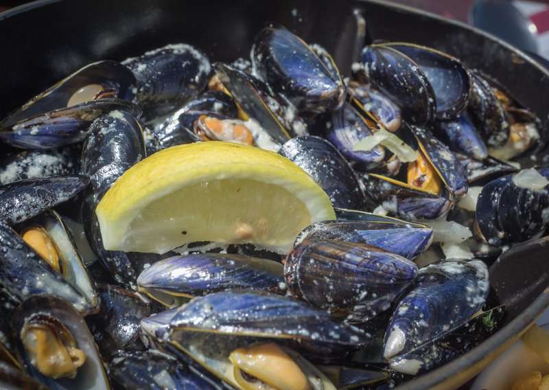 How to Make Moules - Authentic Moules (Recipe Guide) Tips and Calories