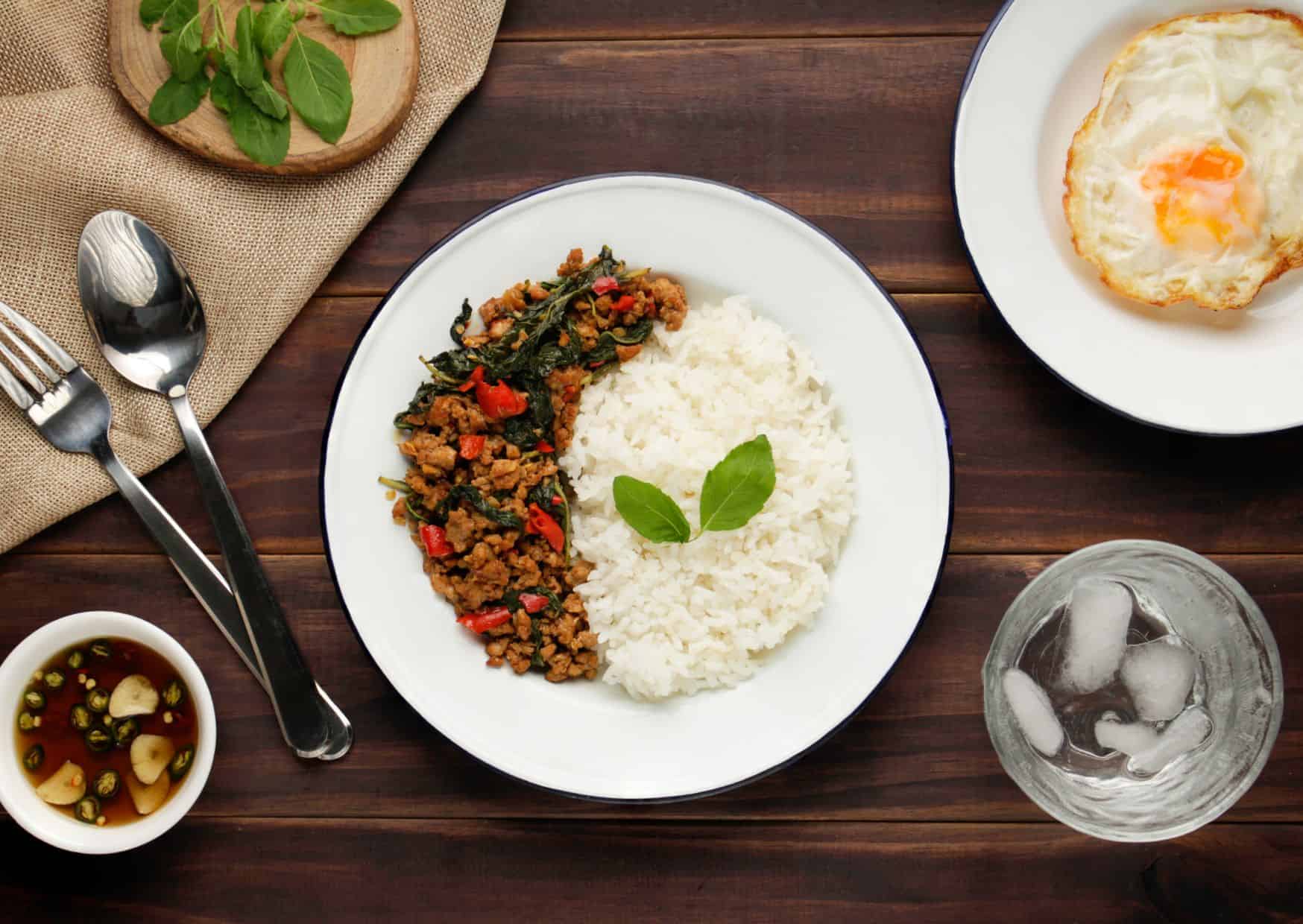 How Pad Kra Pao Is Actually Made in Thailand: This 20-Minute Thai Dinner Is Spicy, Garlicky And Addictive 4 How To Make Pad Kra Pao Moo (Recipe Guide) Tips And Calories