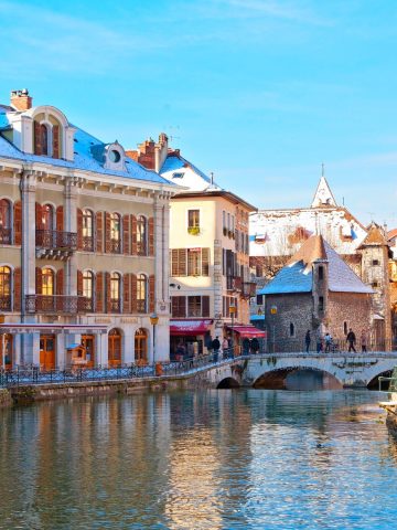 The-beautiful-houses-and-buildings-in-Annecy-showing-beautiful-French-architecture