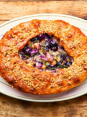 Focaccia Vs Schiacciata What is the Difference And Who Wins, How to Make Schiacciata - Authentic Schiacciata (Recipe Guide) Tips and Calories