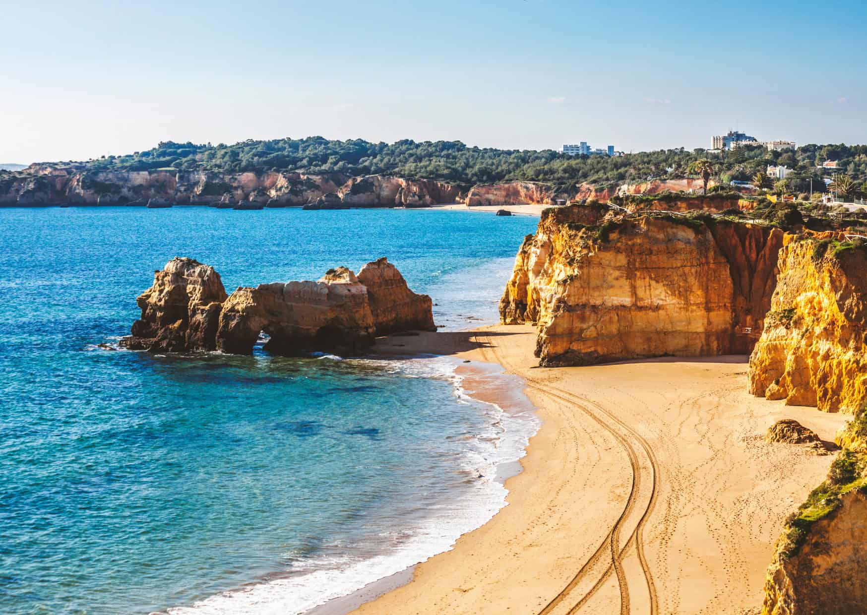 10 Amazing Countries To Live and Work Globally, 8 Reasons For Americans to Move to Portugal
