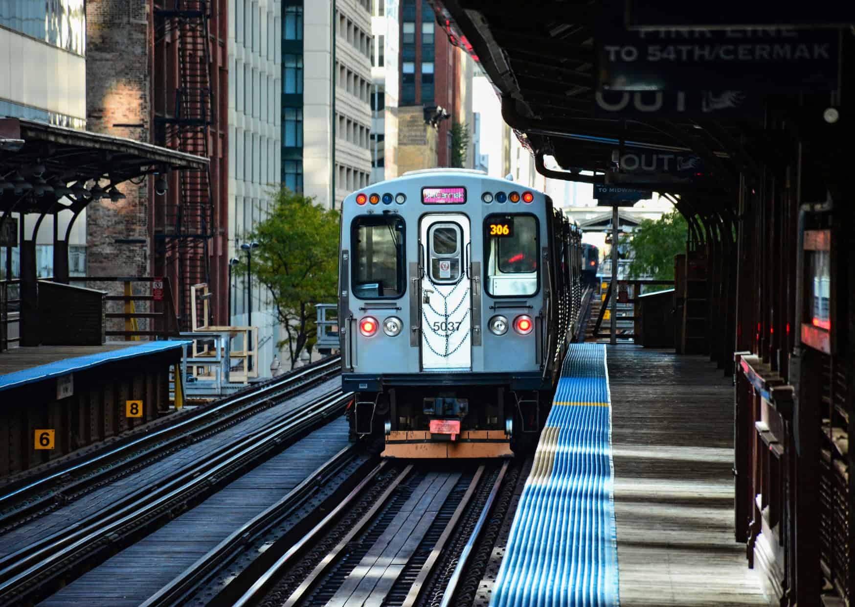 Avoid These 7 Common Mistakes Tourists Make in Chicago and Enjoy Your Trip in the Wind City 3 The CTA Train in Chicago - top mistakes tourists make in Chicago