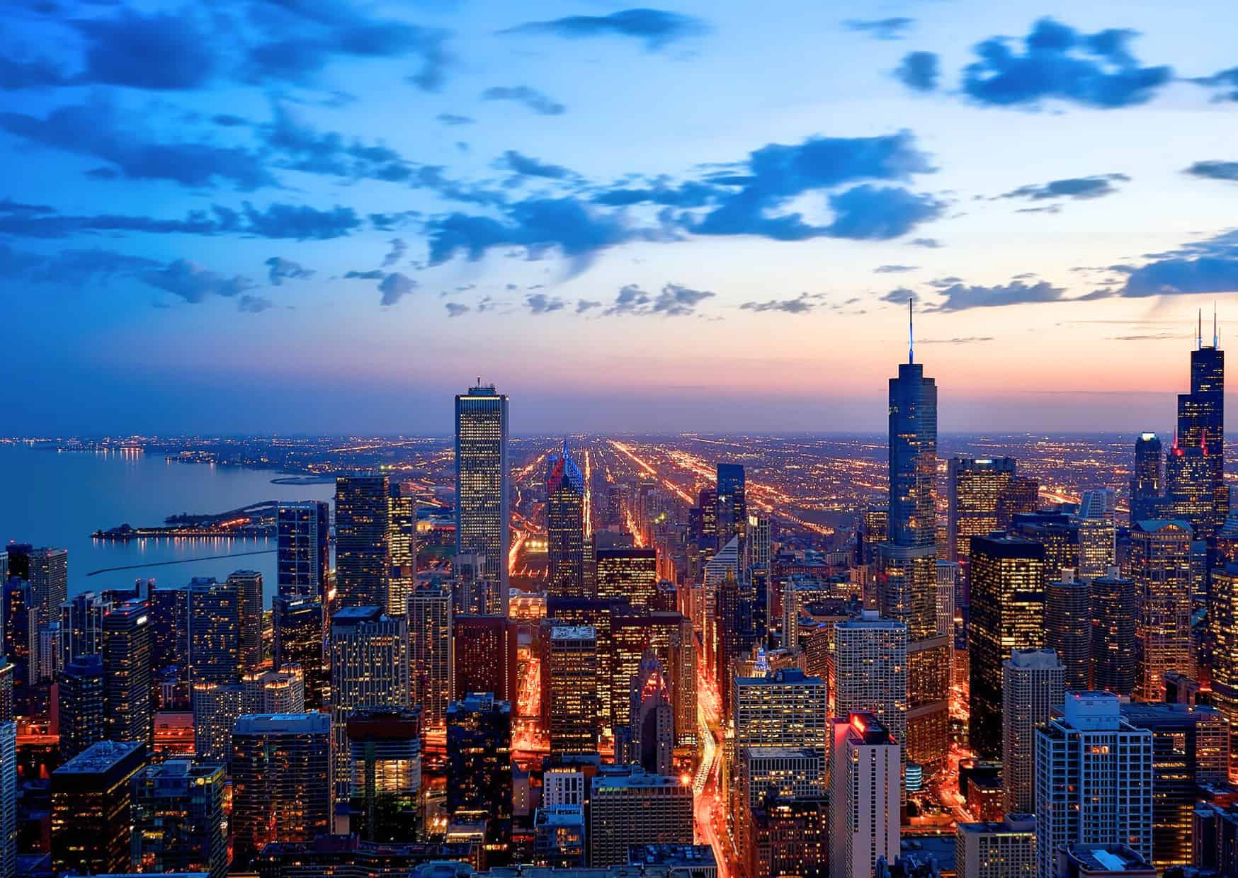 Avoid These 7 Common Mistakes Tourists Make in Chicago and Enjoy Your Trip in the Wind City 5 Chicago at night Avoid These 7 Common Mistakes Tourists Make in Chicago