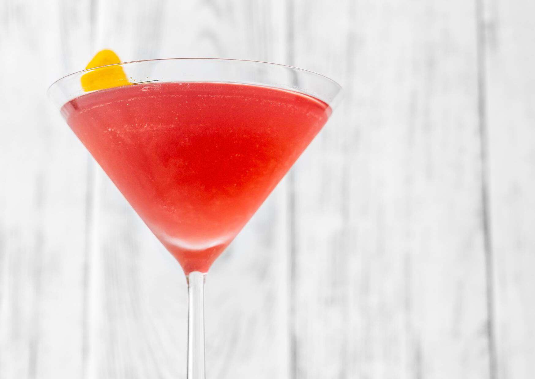 How To Make Cosmopolitan Cocktail (Recipe Guide) 4 How To Make Cosmopolitan Cocktail (Recipe Guide)