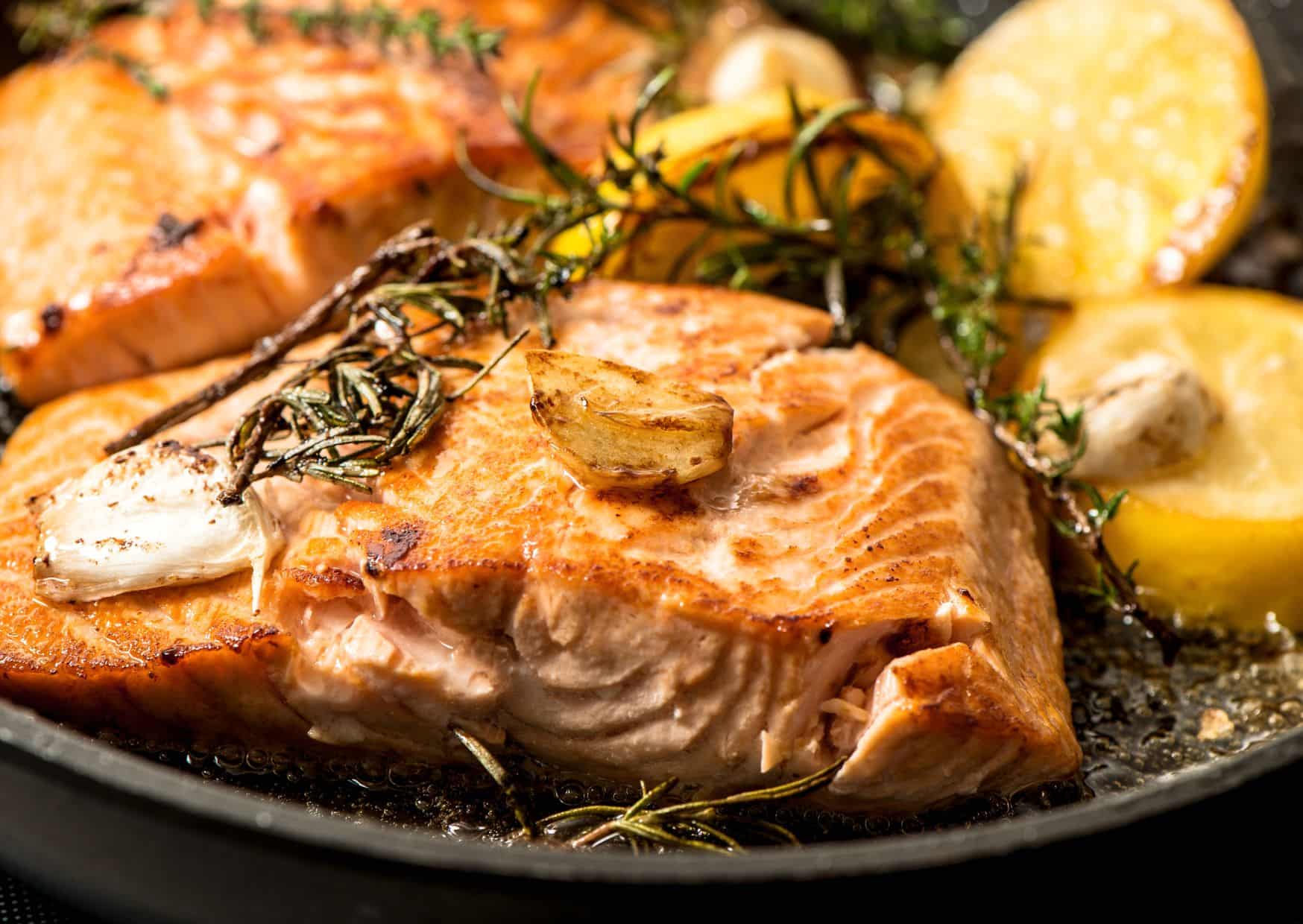 How to Make Garlic Butter Salmon Without Overcooking the Fish 1 How To Make Garlic Butter Salmon (Recipe Guide) Tips And Calories