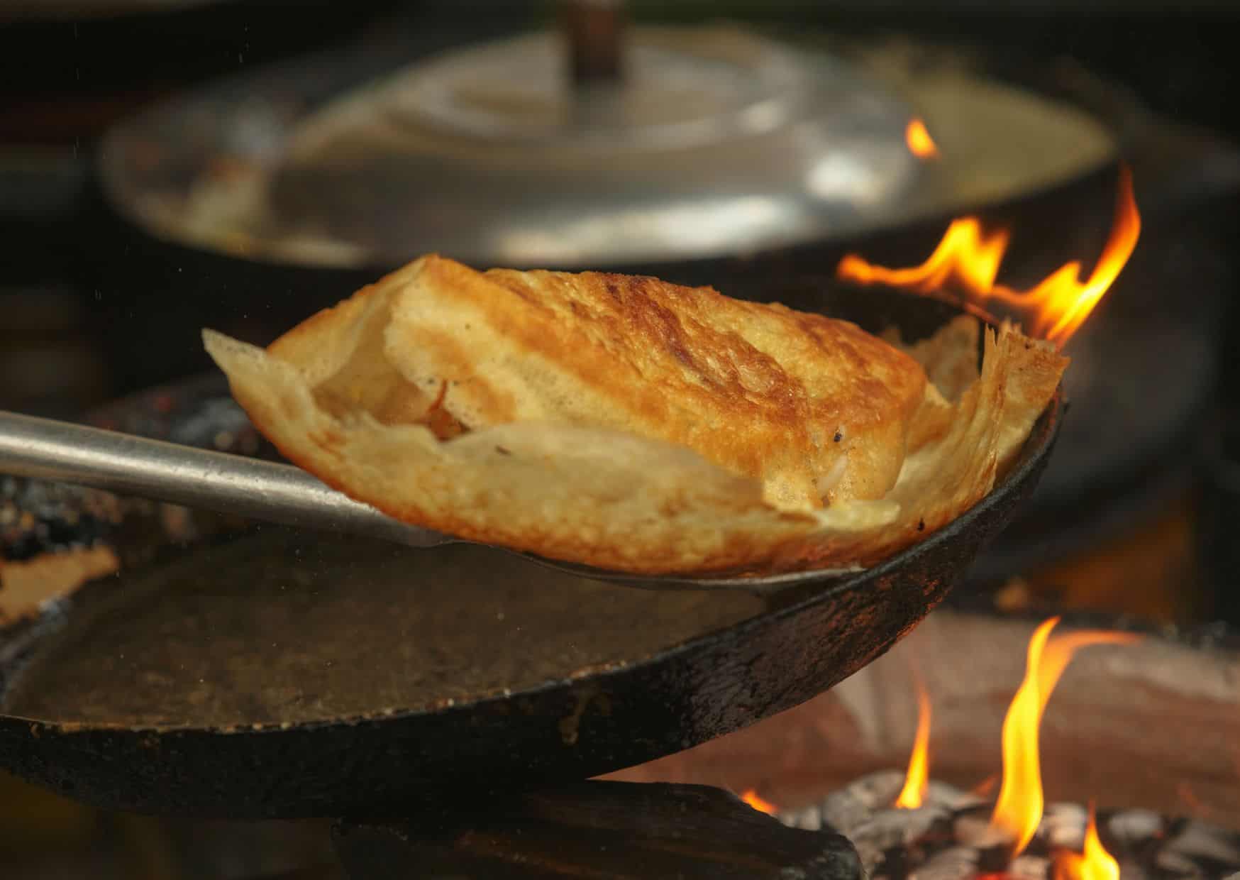 How To Make Banh Xeo Vietnamese Sizzling Pancakes (Recipe Guide)