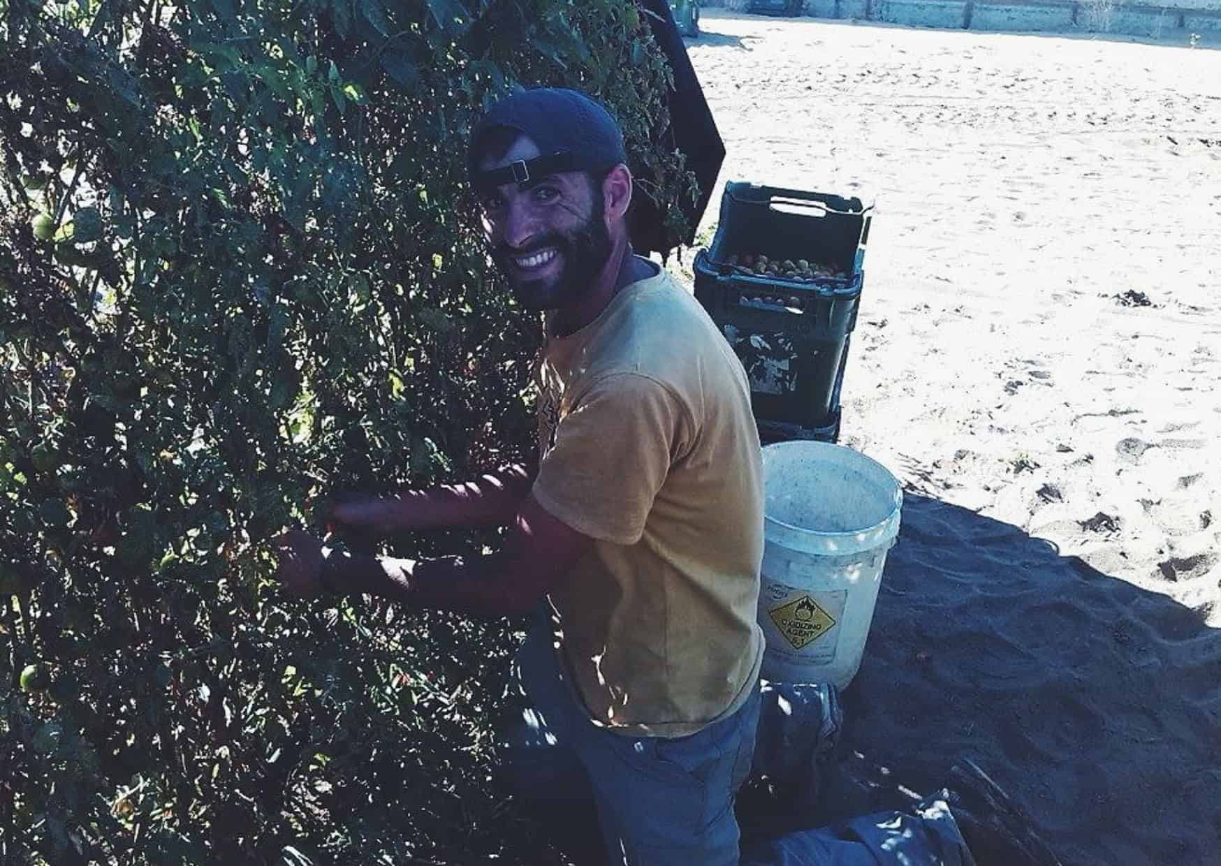 10 Life Changing Lessons from More Than 10 Years of Travel 2 Me working in the Strawberry farm in Australia