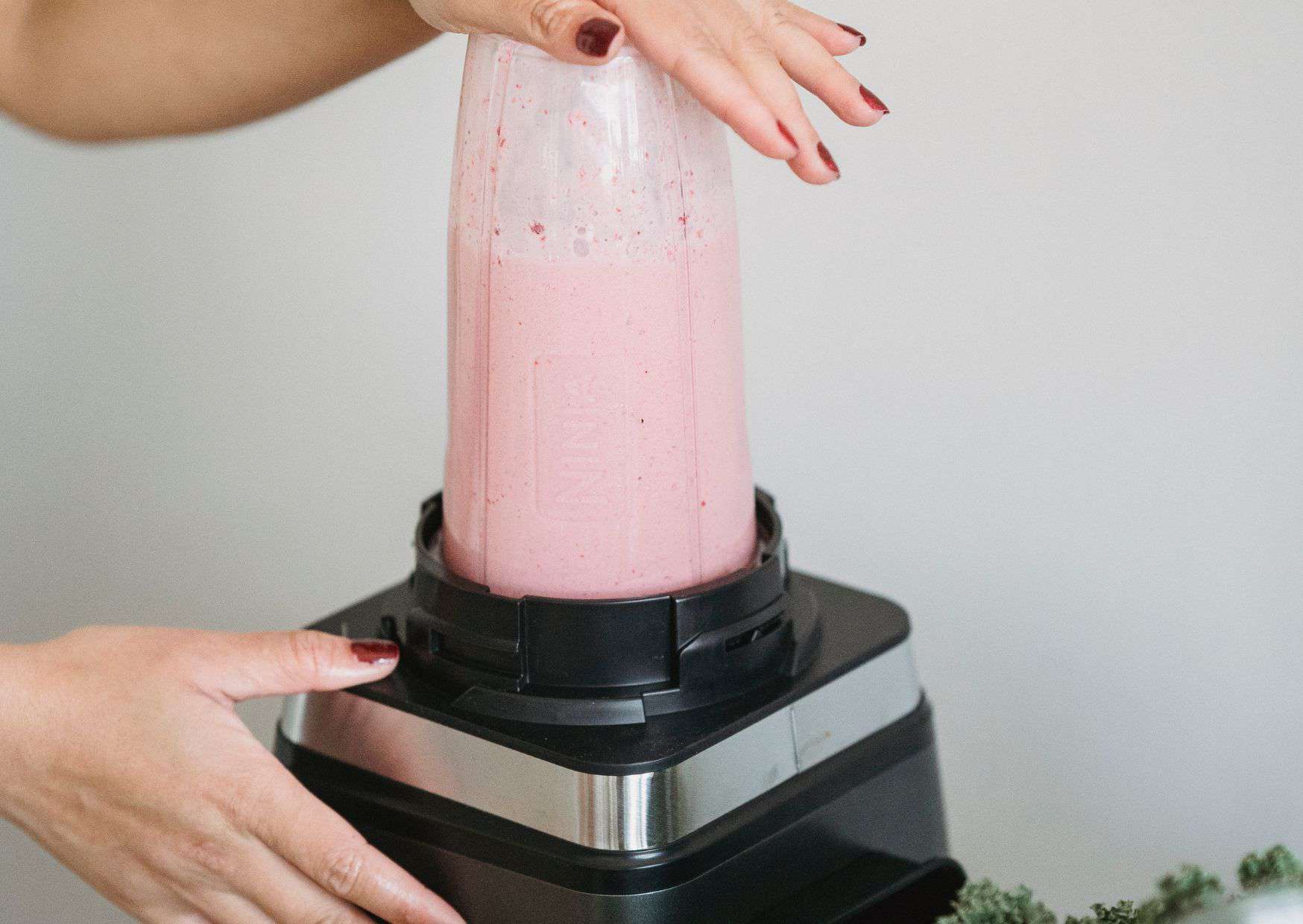 How to Make a Strawberry Banana Smoothie Like a Pro 4 How To Make Strawberry Banana Smoothie (Recipe Guide) Tips And Calories