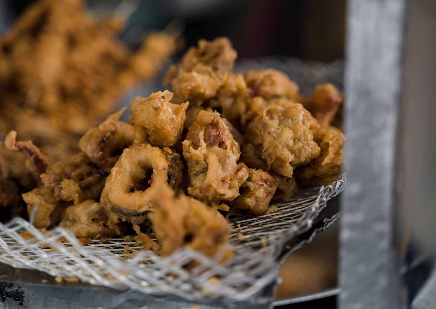 The Spanish Snack That Puts Onion Rings to Shame: How to Make Authentic Calamares a la Romana at Home 3 How To Make Calamares A la Romana Fried Calamari (Recipe Guide)
