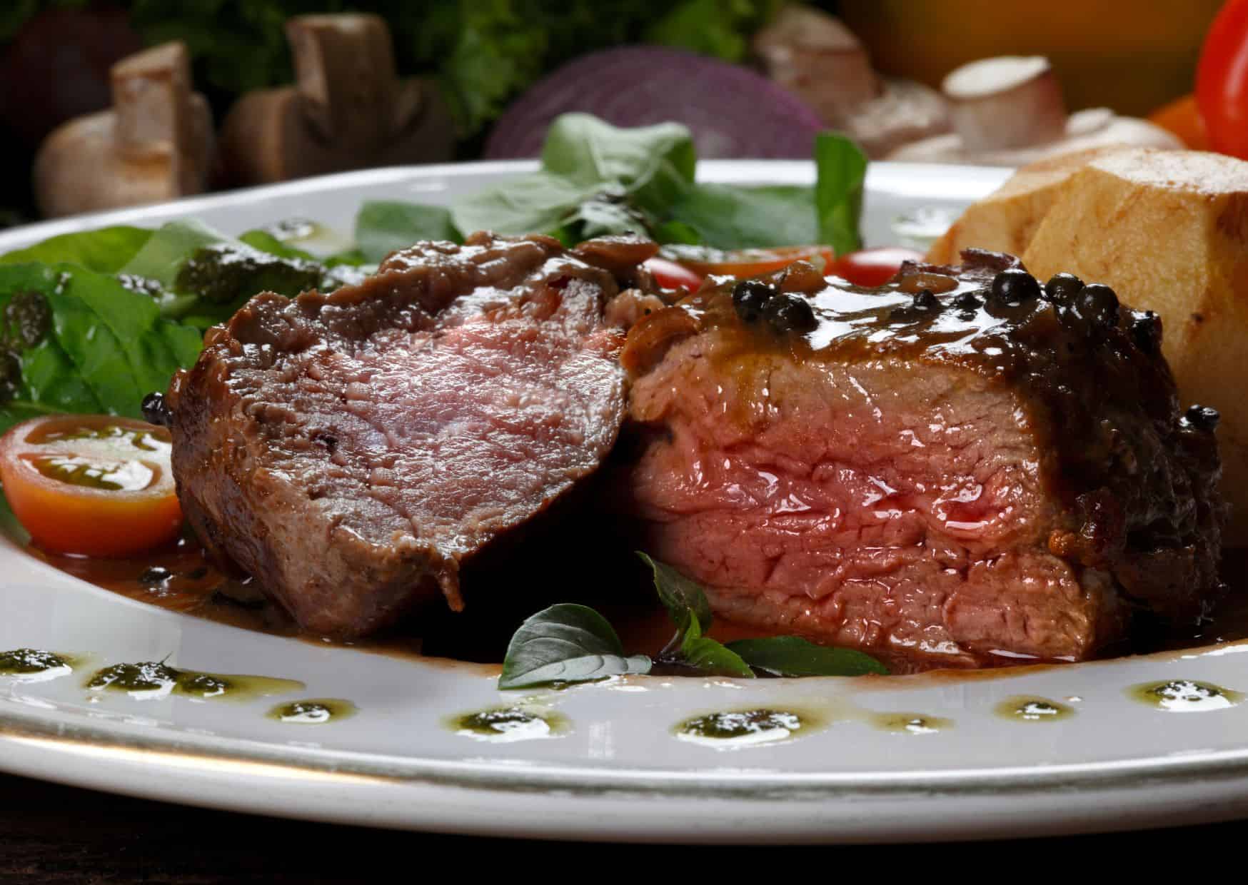 How to Make Filet Mignon with Red Wine Sauce (Recipe Guide)