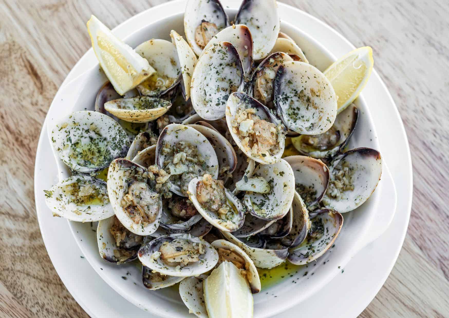 9 Must-Try Foods in Lisbon That Locals Swear By (And Tourists Always Miss) 8 Ameijoas à Bulhão Pato (Clams in Garlic Sauce)