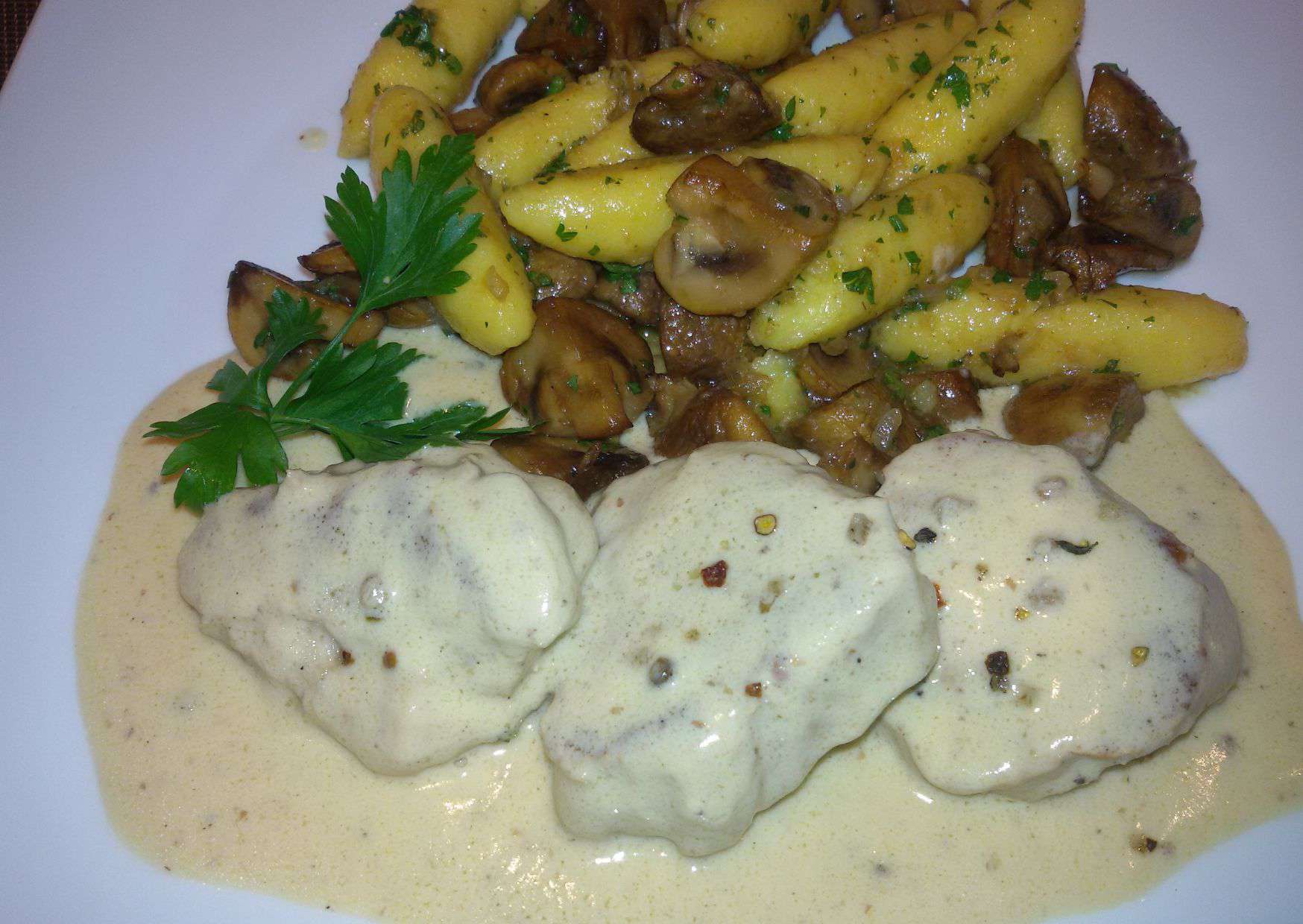 The Swiss Dish You’ve Never Heard Of: How to Make Zürcher Geschnetzeltes Like a Swiss Restaurant 5 How To Make Homemade Zürcher Geschnetzeltes (Recipe Guide) Tips And Calories