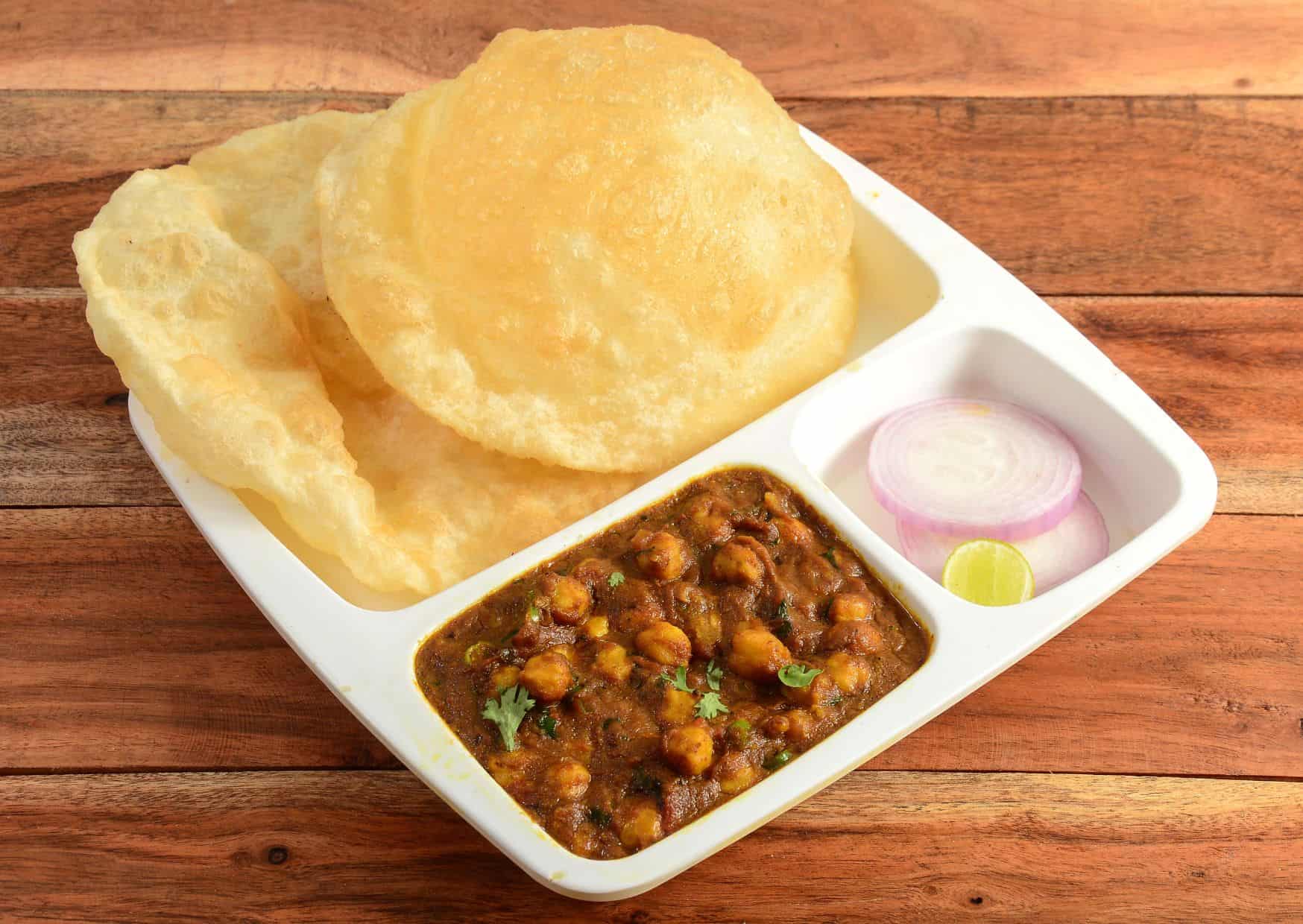 How To Make Chole Bhature Chickpea Curry (Recipe Guide)