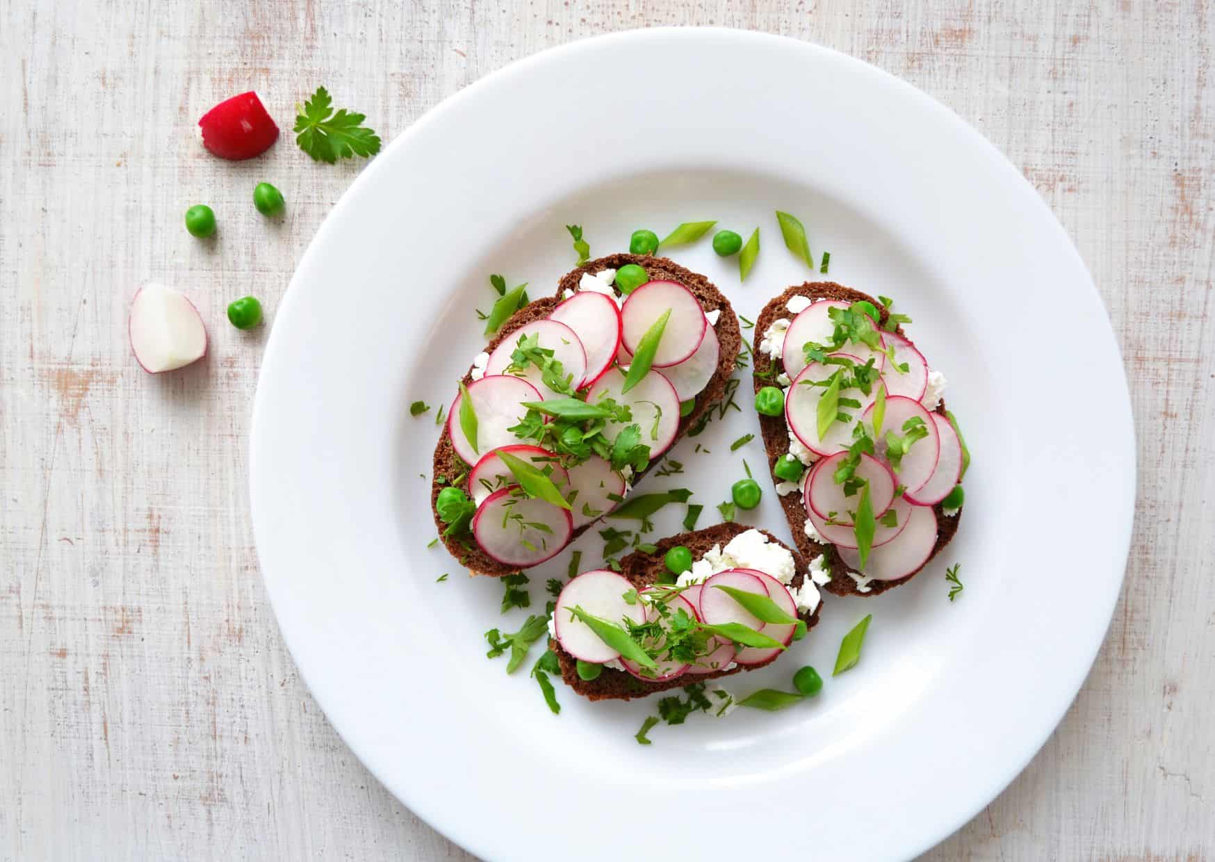 9 Authentic Vegetarian Italian Dishes That Even Meat Lovers Secretly Crave 9 Crostini with Ricotta and Peas