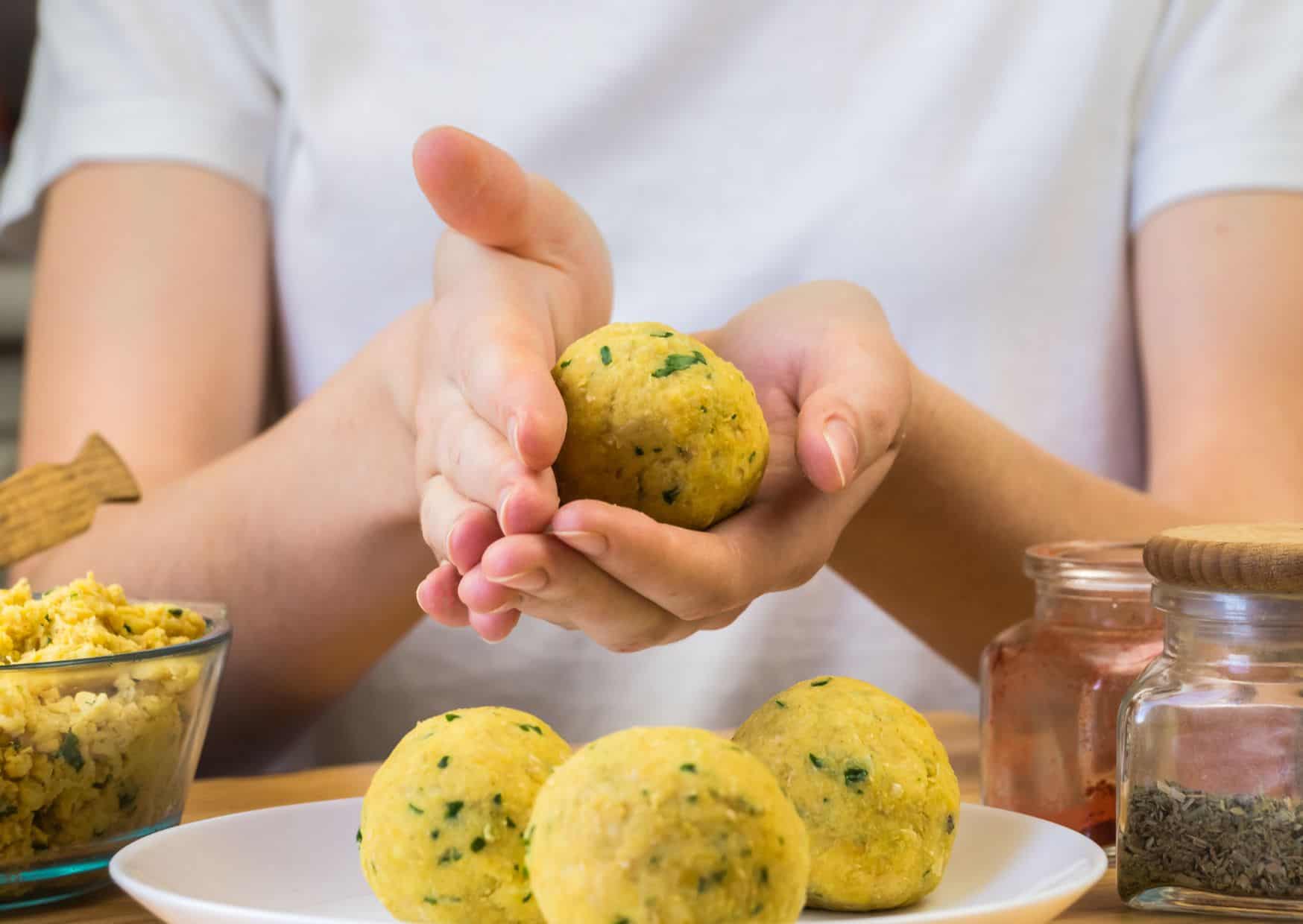 This Falafel Recipe Is Crispy, Fluffy, and Worth Learning Once: How to Make Homemade Falafel That Tastes Like Street Food 5 How to Make Homemade Falafel (Recipe Guide)