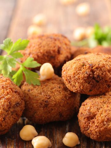 How to Make Homemade Falafel (Recipe Guide)