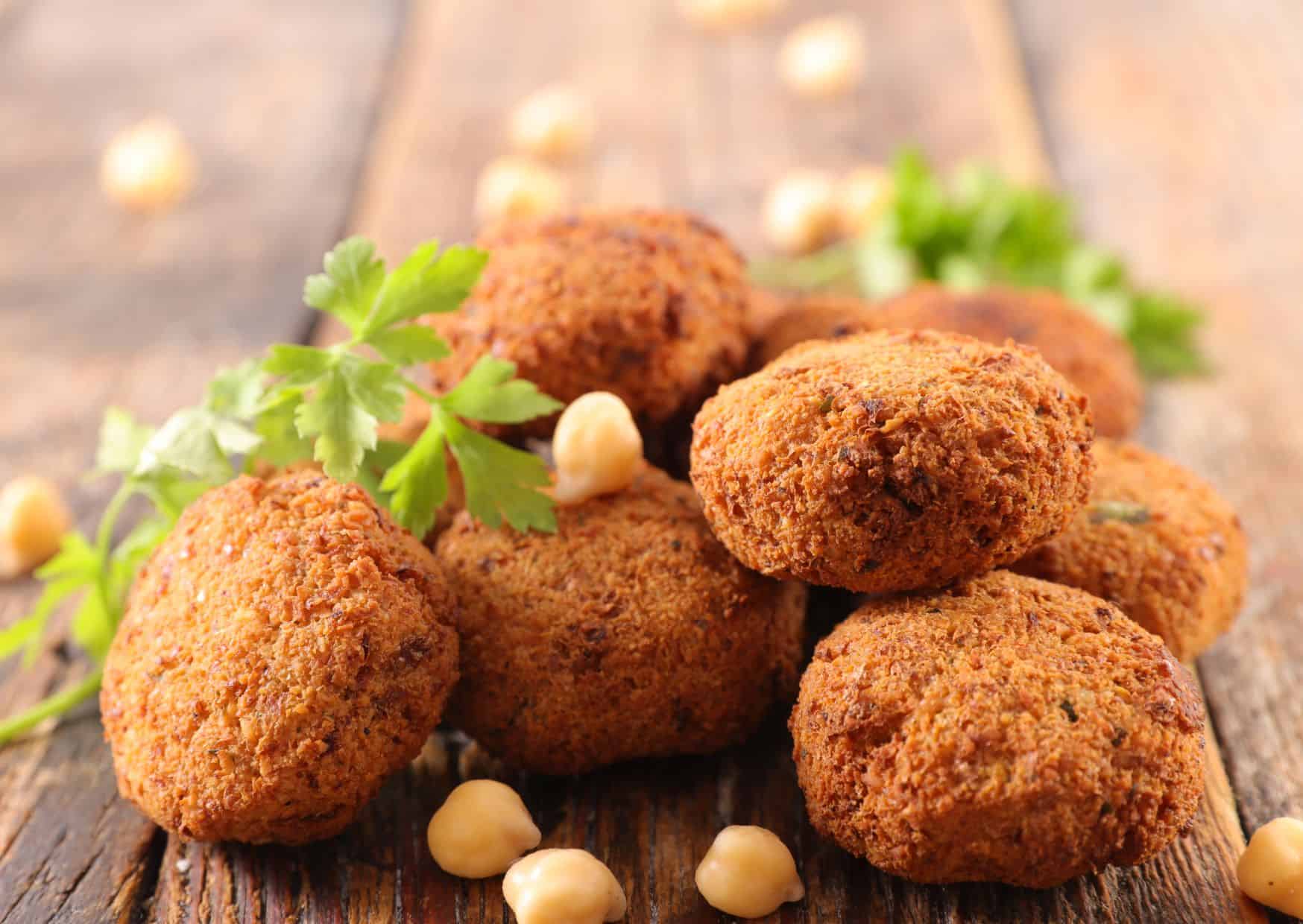 This Falafel Recipe Is Crispy, Fluffy, and Worth Learning Once: How to Make Homemade Falafel That Tastes Like Street Food 1 How to Make Homemade Falafel (Recipe Guide)
