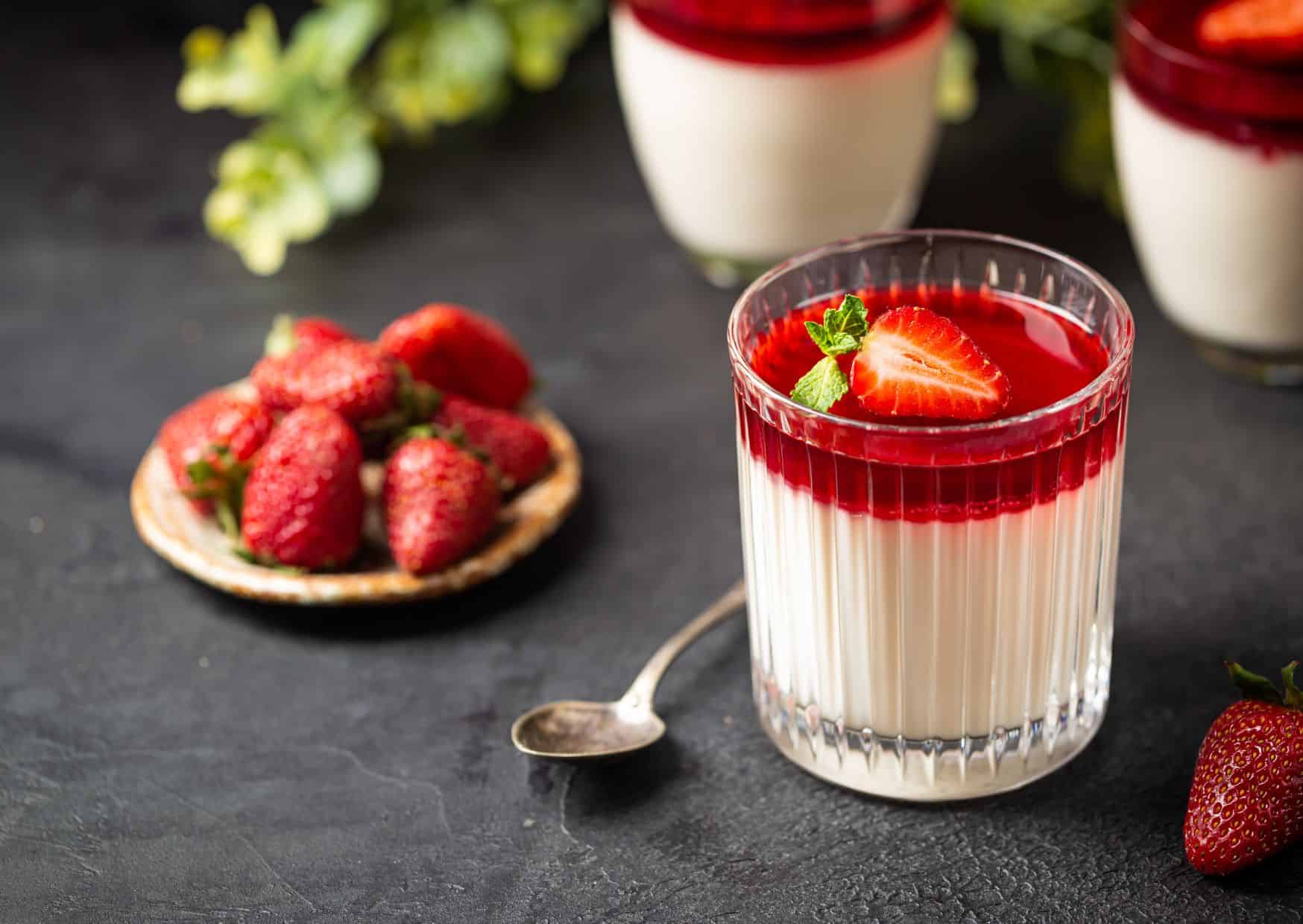 How To Make Homemade Panna Cotta (Recipe Guide)