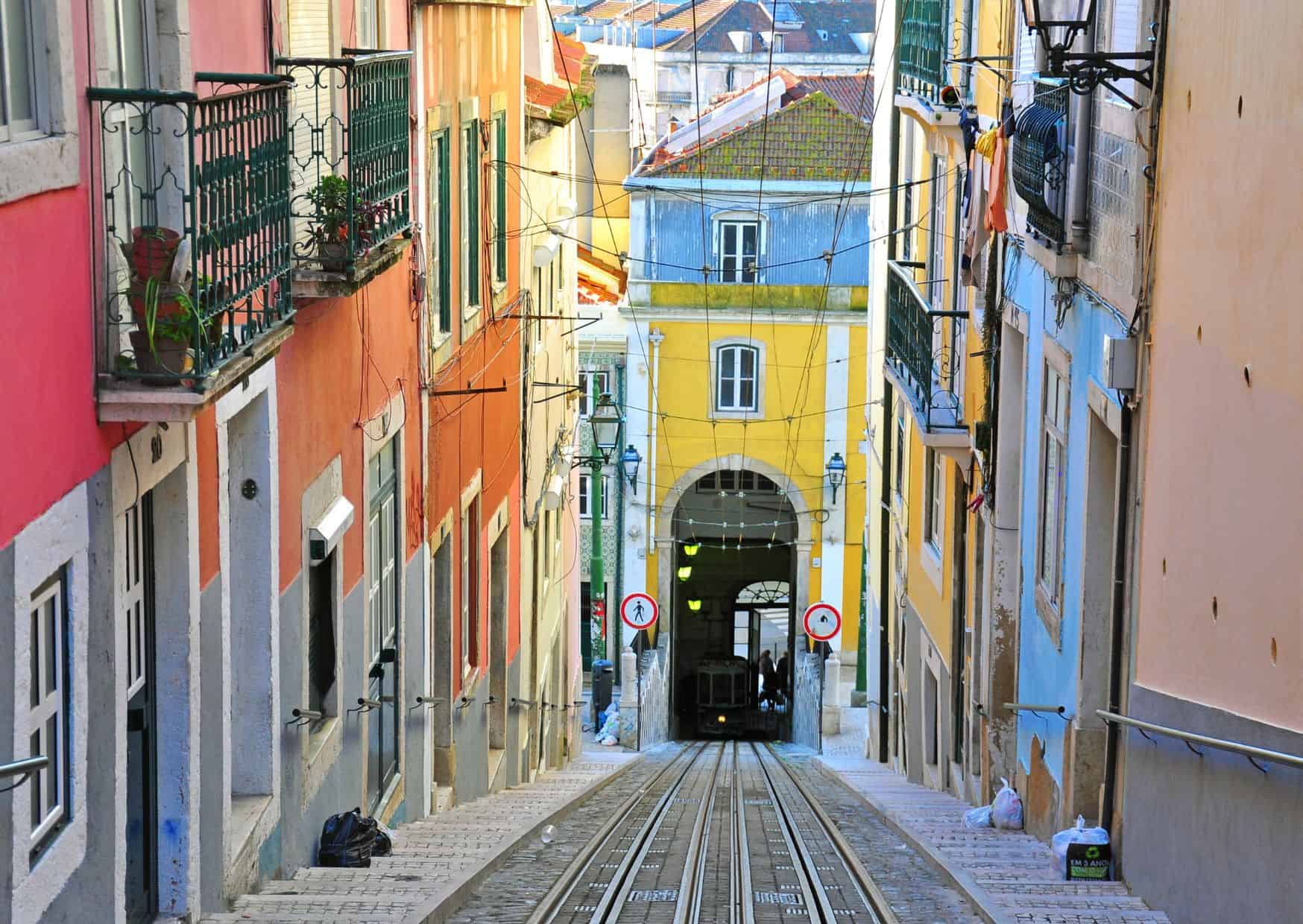 15 Things Not To Do In Lisbon (With Recommendations for Better Alternatives) 13 Is Lisbon Worth Visiting? 7 Reasons Why You Should Visit And Reasons Why Not To Visit