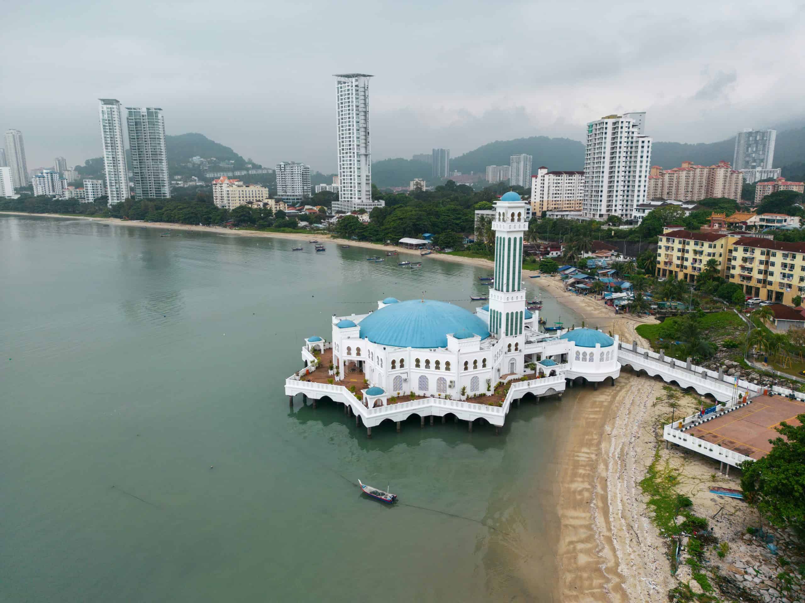 Want to Escape High Taxes? 10 Countries Where Americans Fed Up With High Taxes Are Looking at These Countries 7 Penang Malaysia Where to Live in 2025 scaled