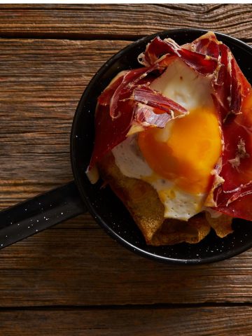 Spain For Foodies: What to Eat and Drink in Spain, How To Make Spanish Broken Eggs With Ham (Recipe Guide)