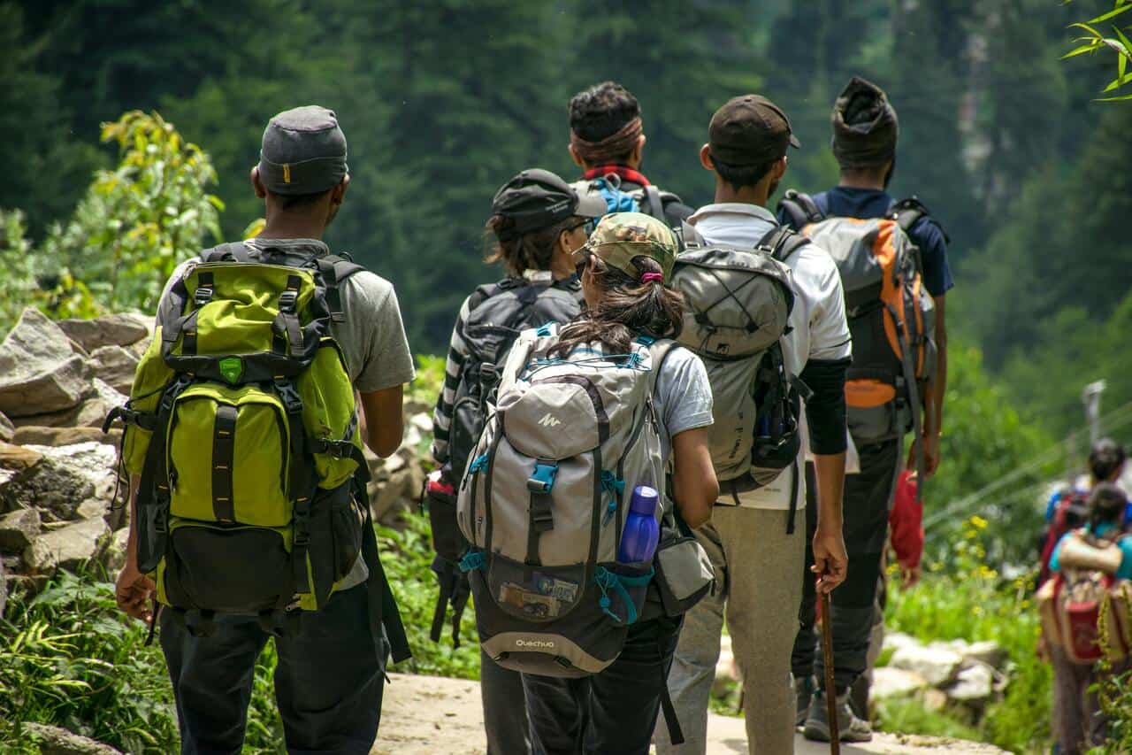 Different types of team building activities for the workplace