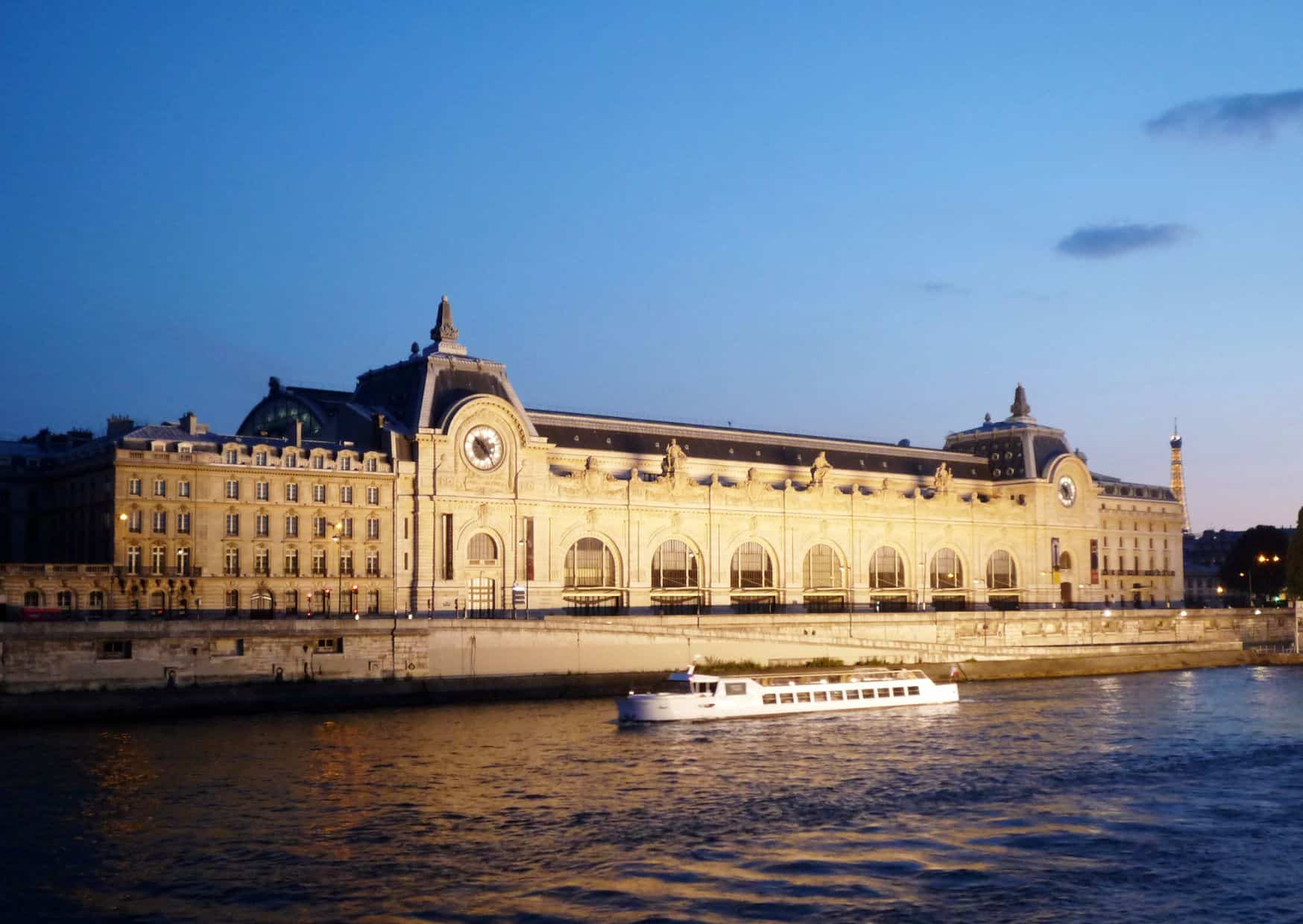 Don’t Do This in France: 24 Things not to do in France