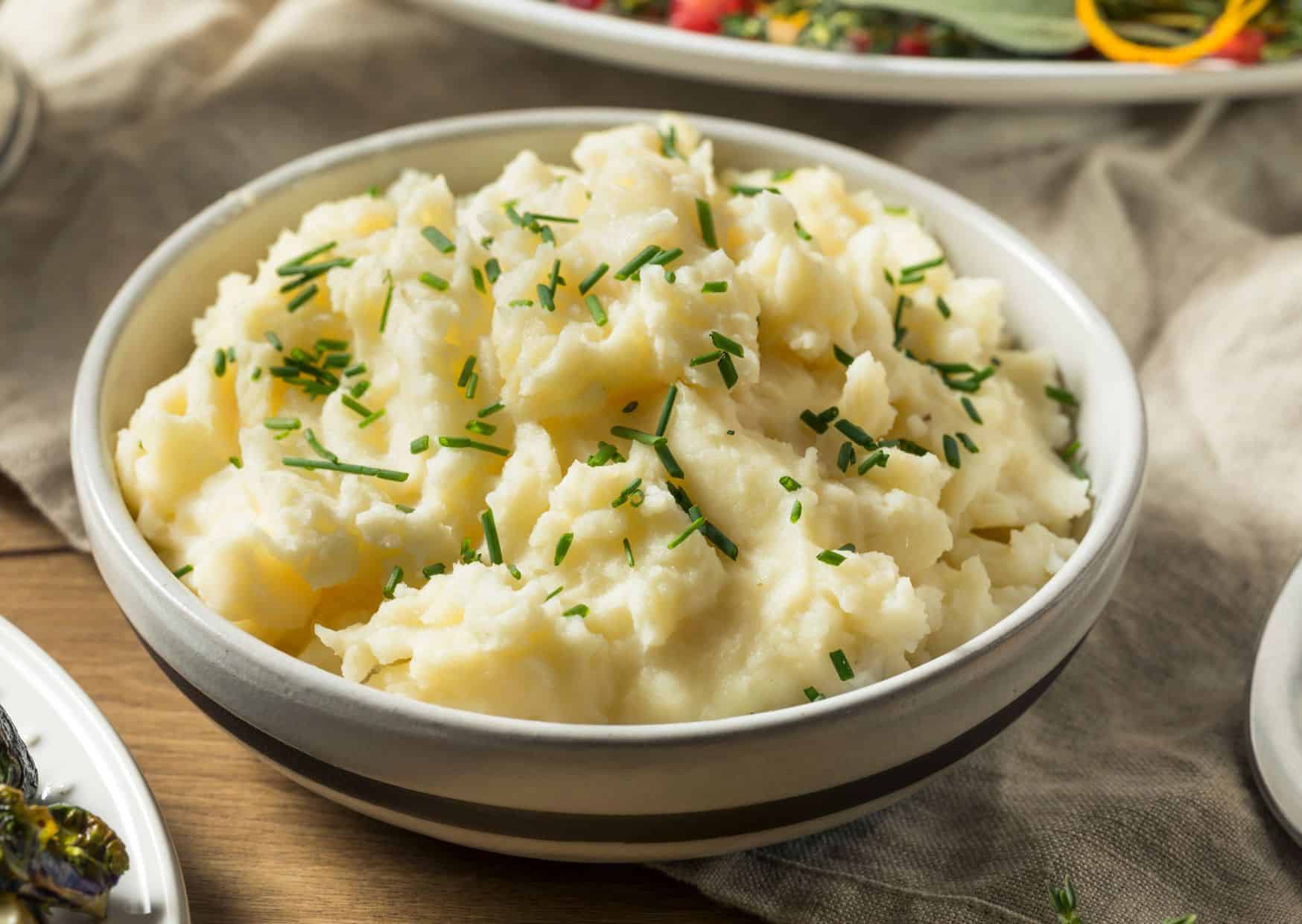 10 Most Popular Dishes for Thanksgiving (Recipe Guide) 3 Mashed Potatoes