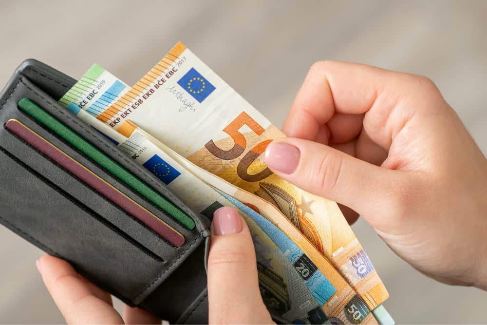 16 Things Europeans Stubbornly Refuse to Change (That Make Americans Question Everything About Modern Life) 2 16 Things Europeans Stubbornly Refuse to Change 11