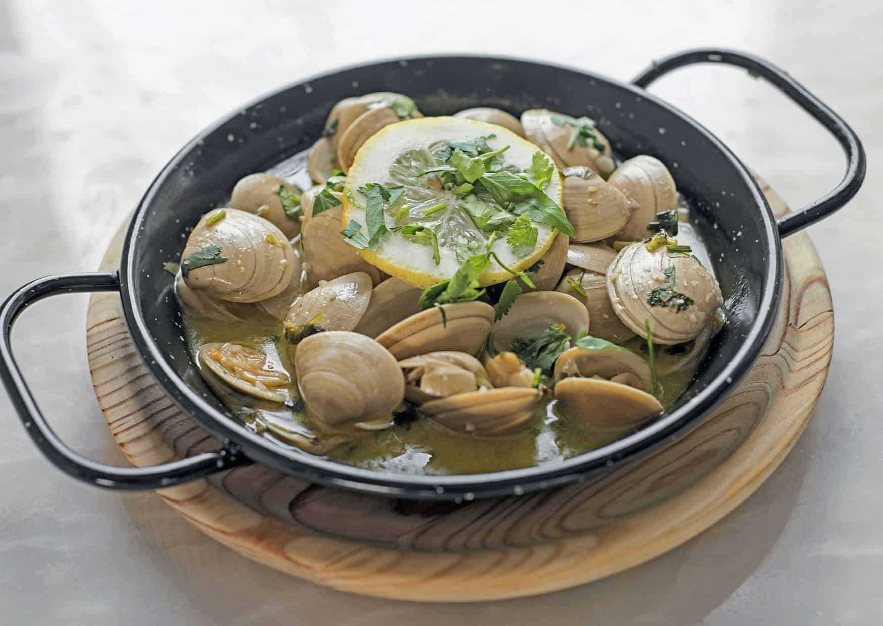 What to Eat in Portugal Beyond Pastéis de Nata And Bacalhau: 7 Authentic Portuguese Dishes Even Locals Love More Than the Tourist Favorites 12 Amêijoas à Bulhão Pato (Clams in Garlic and White Wine Sauce)