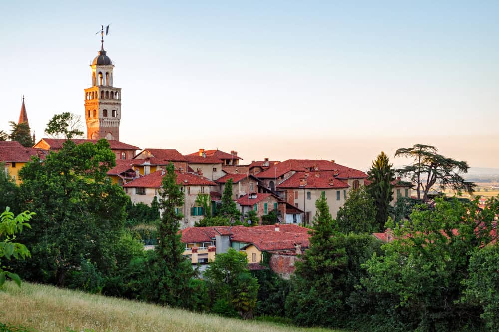 Secret Italian Villages Where Americans Are Buying €1 Houses