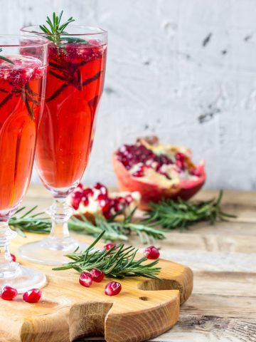 10 Best Cocktails To Try These Holidays (Recipe Guide)