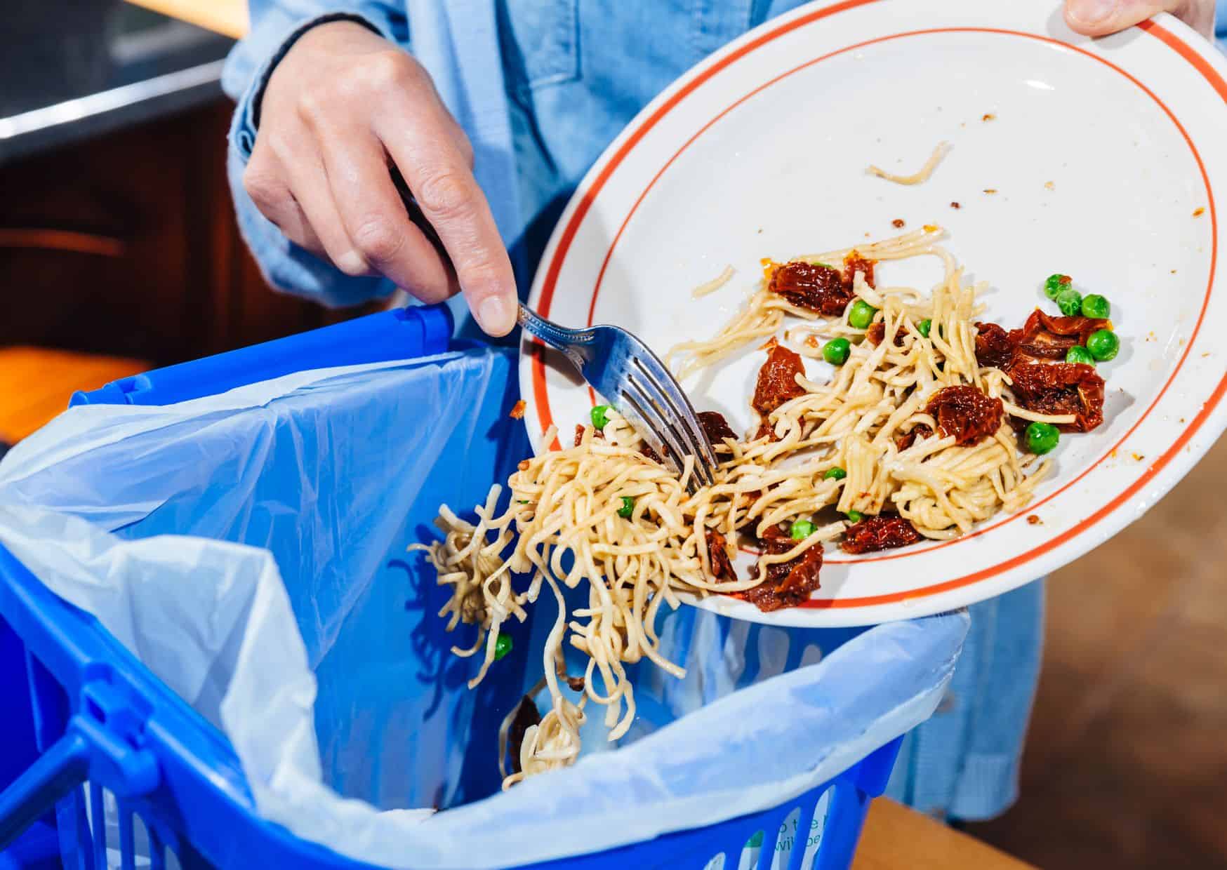 15 'Rude' Restaurant Habits Americans Can't Stop Doing in Europe