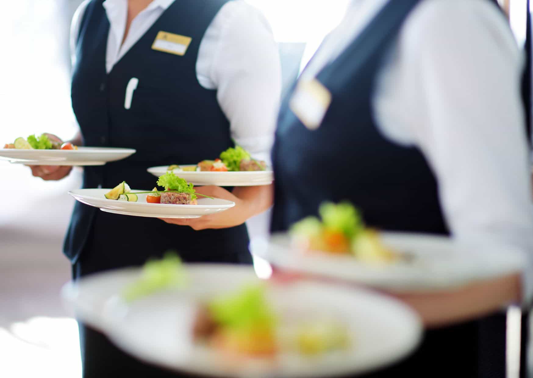 15 'Rude' Restaurant Habits Americans Can't Stop Doing in Europe