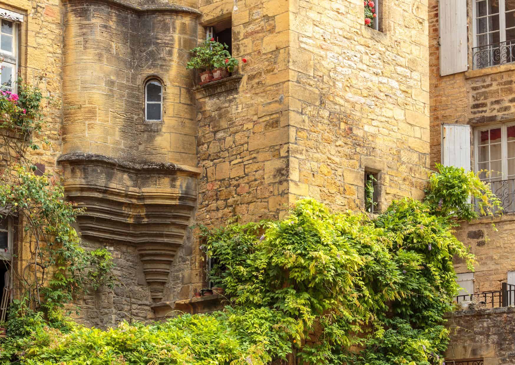 20 Beautiful Destinations in Europe That Hardly Anyone Visits 18 Sarlat-la-Canéda