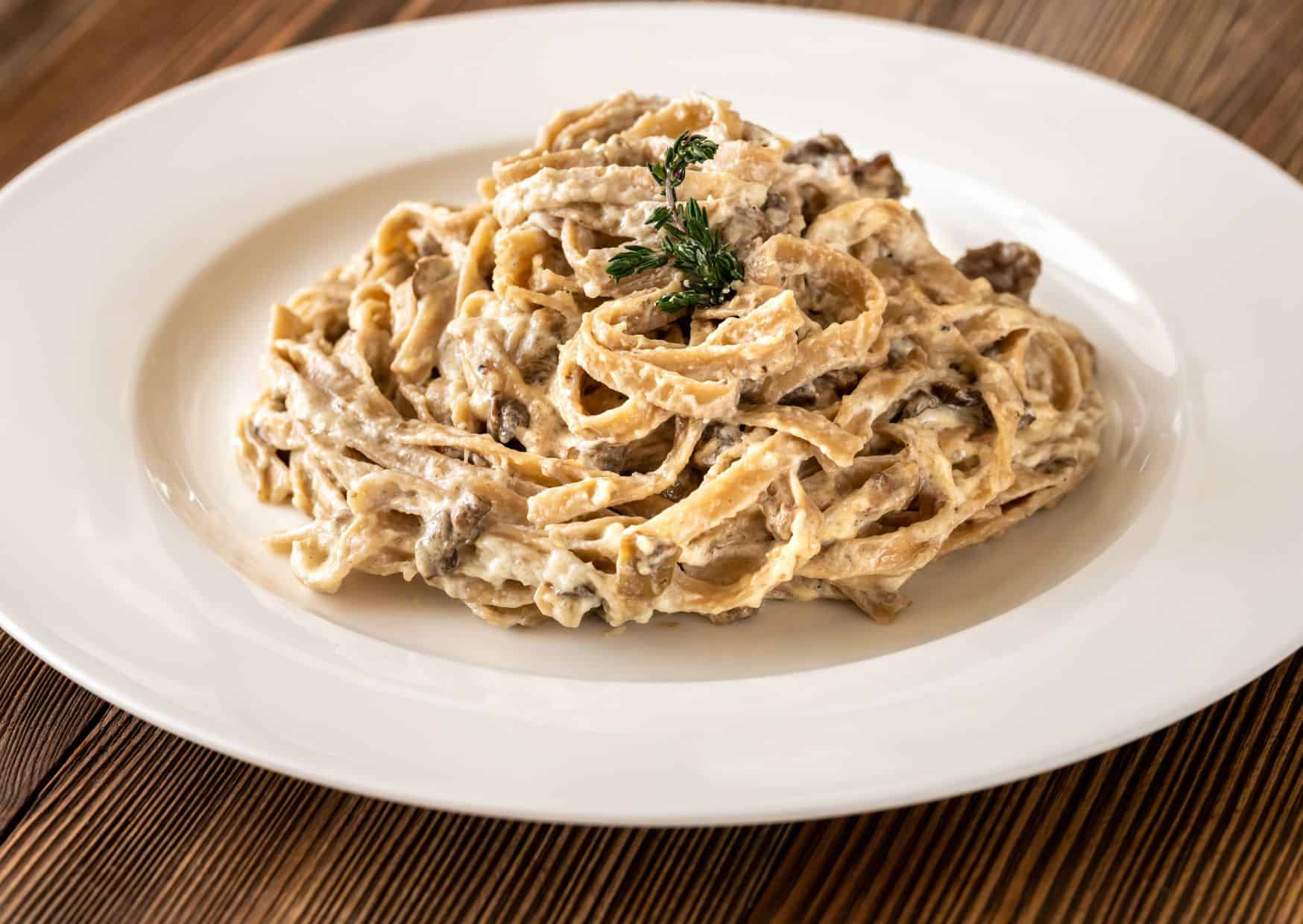 12 Italian Tagliatelle Recipes That Make Ordinary Pasta Feel Boring 4 Tagliatelle ai Funghi (Mushroom Sauce)