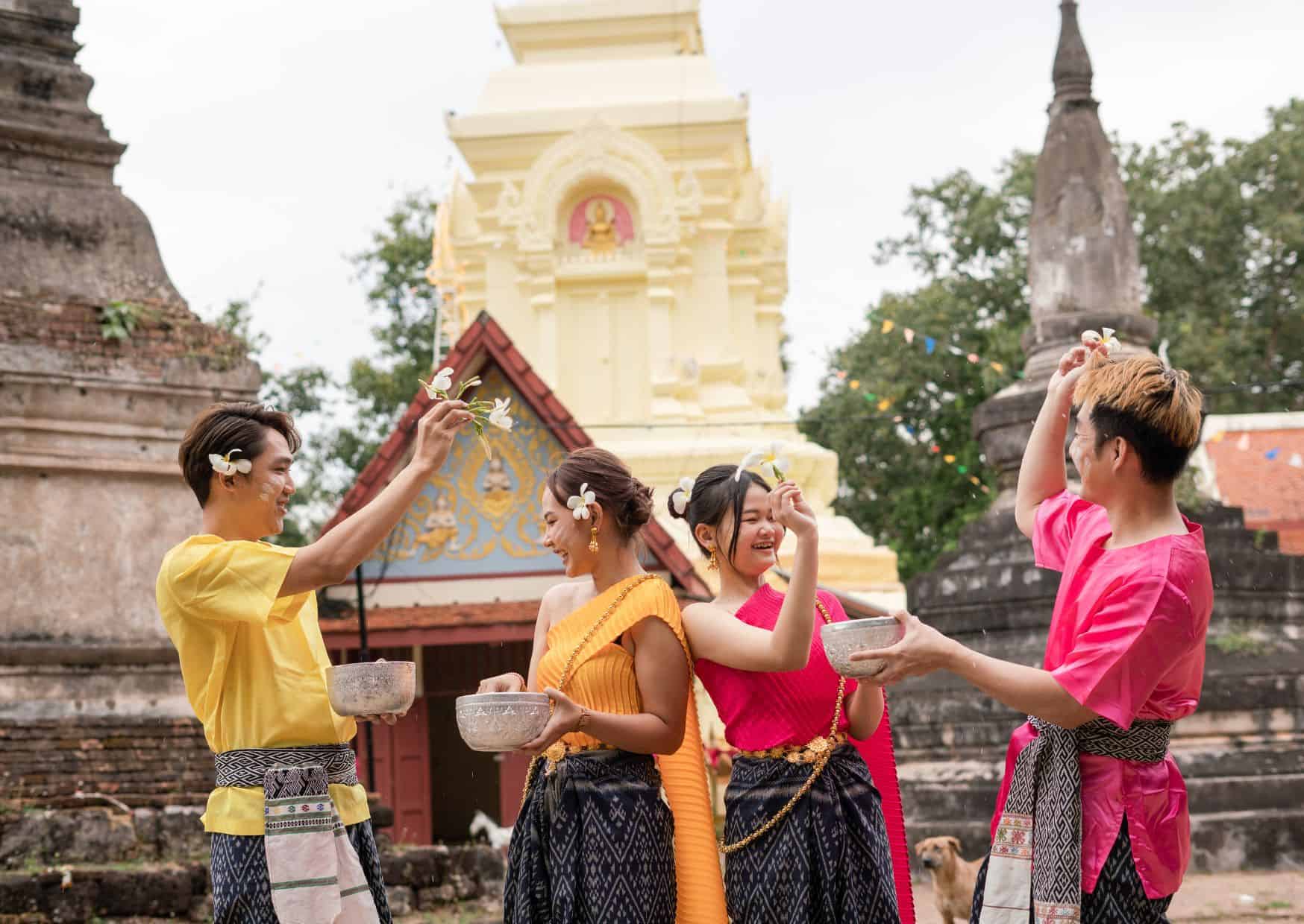 15 Things You Should Never Do in Thailand — If You Want to Avoid Major Culture Shock 10 Don't Do This in Thailand: 15 Things Not to Do in Thailand