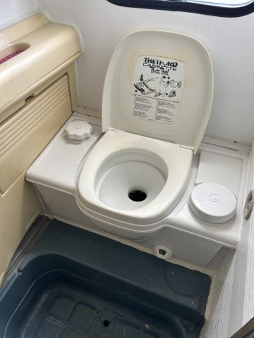 Testing the Laveo Dry Flush vs. Traditional Autocaravan Toilets