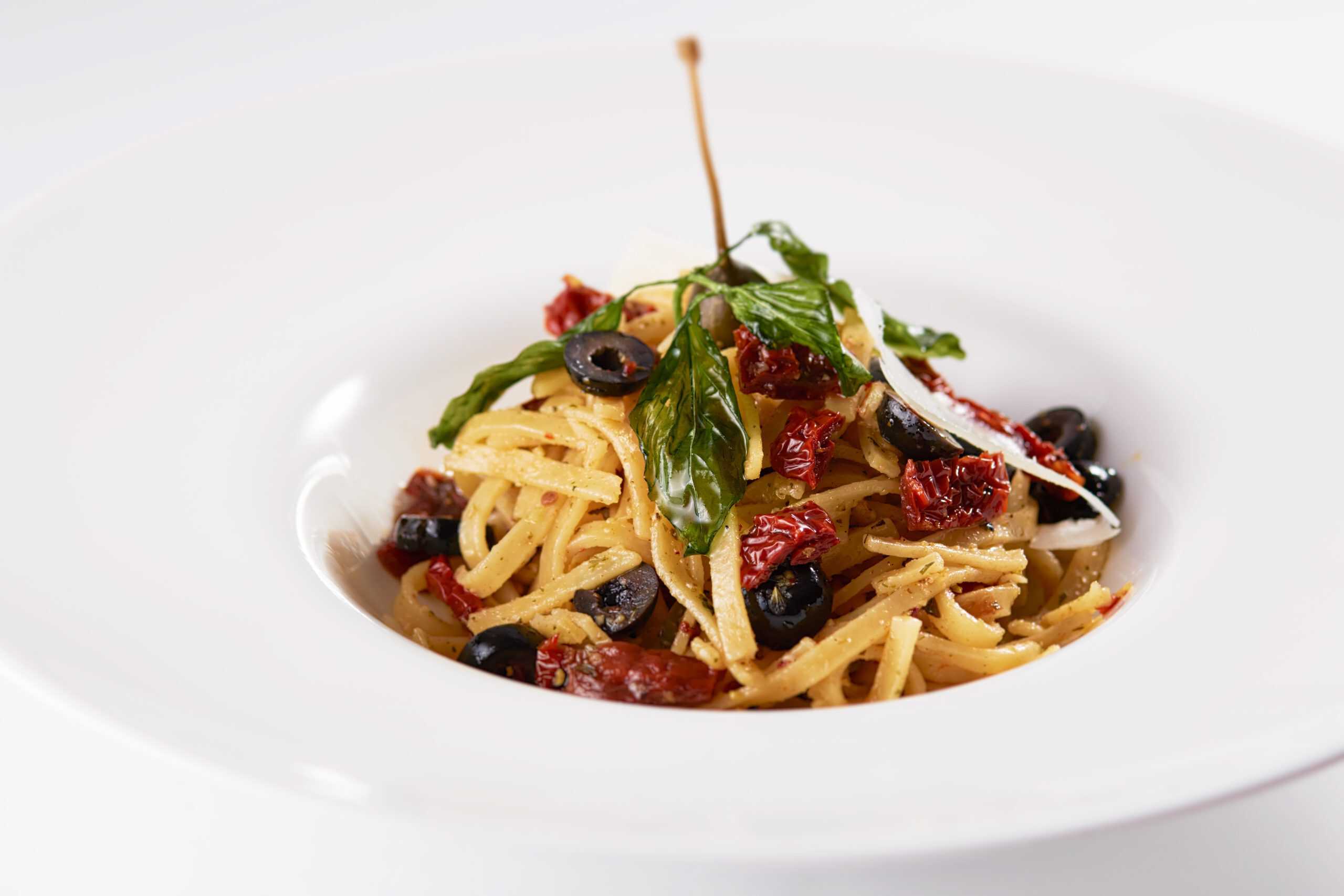 How to Make Spaghetti alla Puttanesca Like an Italian 5 How to Make Spaghetti alla Puttanesca (Recipe Guide)